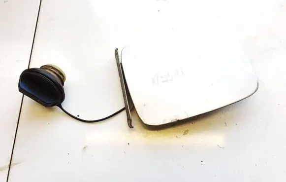 Nissan Primera Fuel tank opening switch 