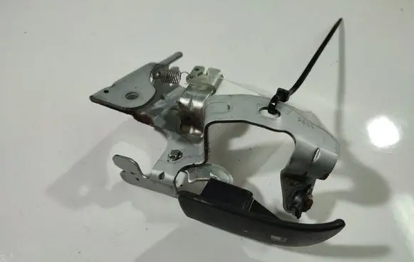 Mazda 3 I Engine bonnet (hood) release handle