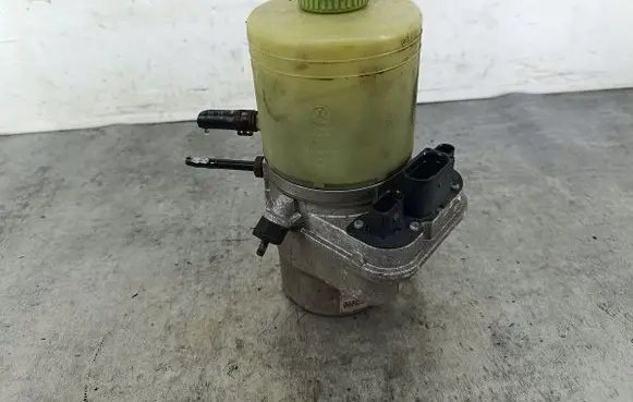Volkswagen Polo IV 9N3 Power steering pump