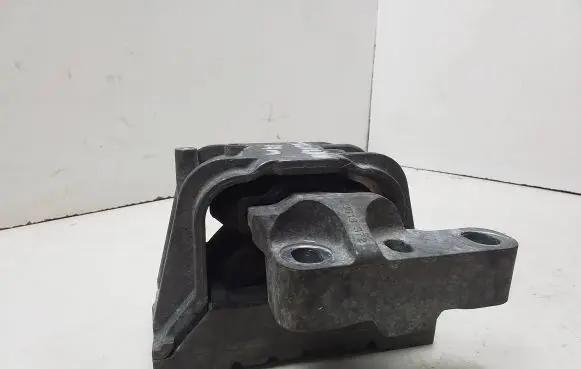Volkswagen Touran I Engine mount bracket 1K0199262