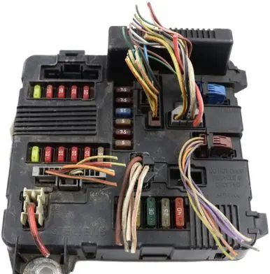 Renault Scenic II - Grand scenic II Fuse module 8200306032A S118399200D