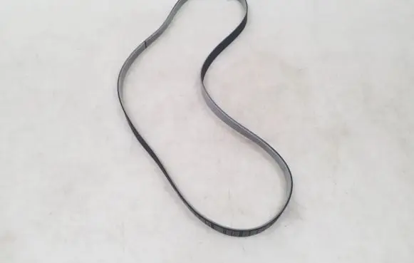 BMW 1 E82 E88 Alternator belt 8575058