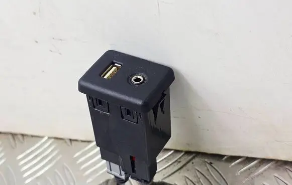 Opel Insignia A USB socket connector 22875063