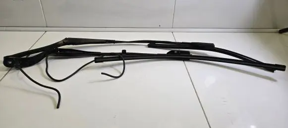 Front wiper linkage and motor
