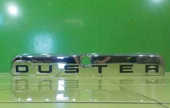 Dacia Duster Rear light center trim bar blend 