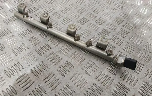 BMW 5 GT F07 Fuel main line pipe 7547599