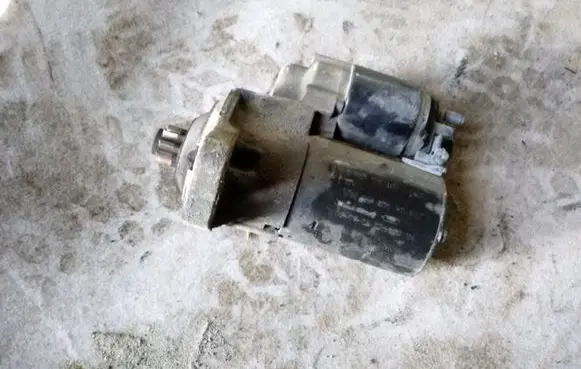 Volkswagen Golf IV Starter motor 020911023T 0001120402