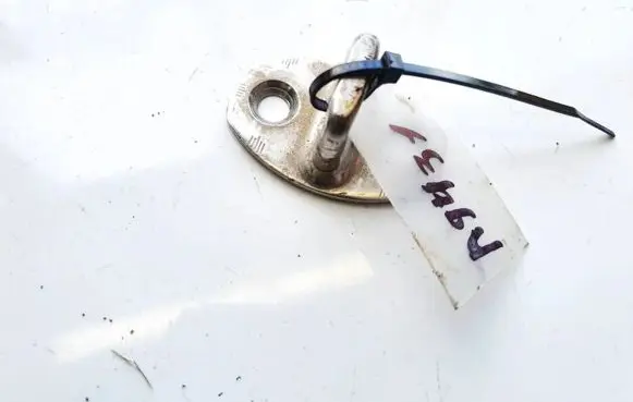 Skoda Octavia Mk1 (1U) Front door lock loop/hook striker 3b0837033d