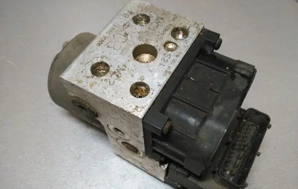 Nissan Patrol Y61 ABS Pump 11000031320 38570305 47660VC300