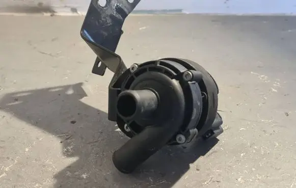 Mercedes-Benz CLS AMG C219 Webasto circulation pump for autonomous heater A2118350362