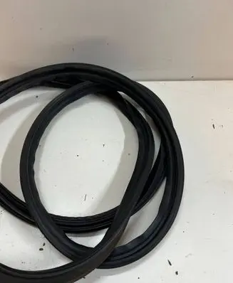 Mazda 3 III Seal rubber (tailgate) 
