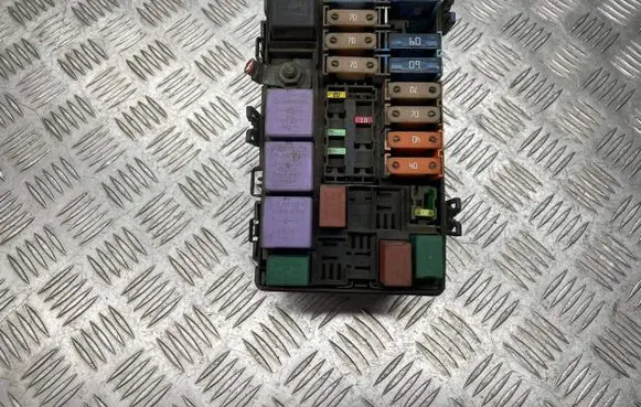 Renault Laguna II Fuse box set 8200674197 55RDAQ742 0002500030