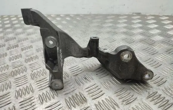 Nissan X-Trail T32 A/C compressor mount bracket 147174072R