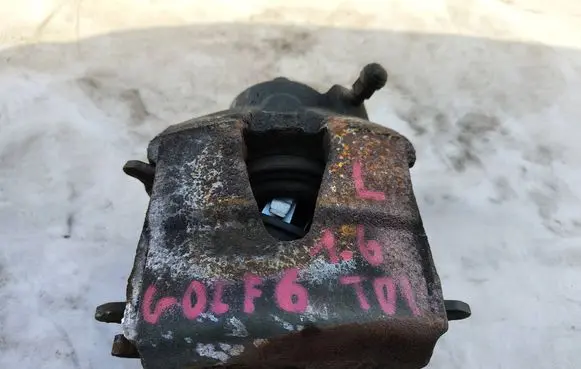 Volkswagen Golf VI Front brake caliper 