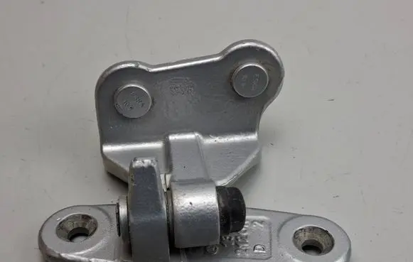 Mercedes-Benz E W212 Rear door lower hinge A047058