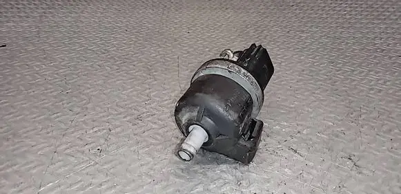 Volkswagen PASSAT B6 Vacuum valve 06D133517B