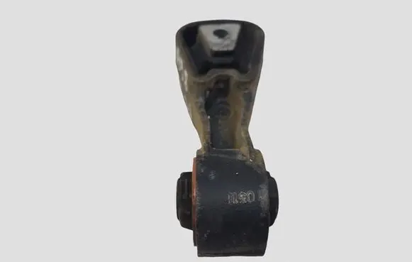 Peugeot 508 Engine mount bracket