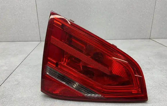 Tailgate rear/tail lights