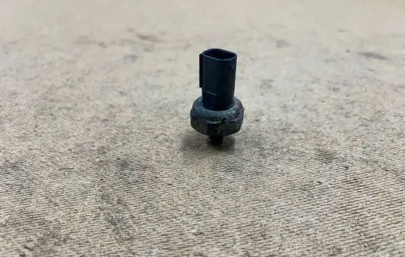 BMW 3 E46 Air conditioning (A/C) pressure sensor 64539323658 9323658