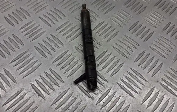 Nissan Note (E11) Fuel injector 8200421359