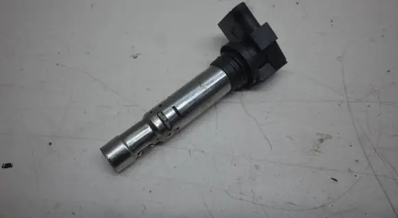 Volkswagen Tiguan High voltage ignition coil R0401S00400