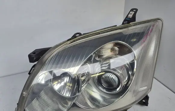Toyota Avensis T250 Headlight/headlamp 0544