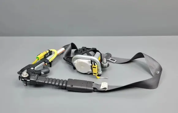 Honda Accord Front seatbelt CA235HR08 TKAH3EJ488 1056768