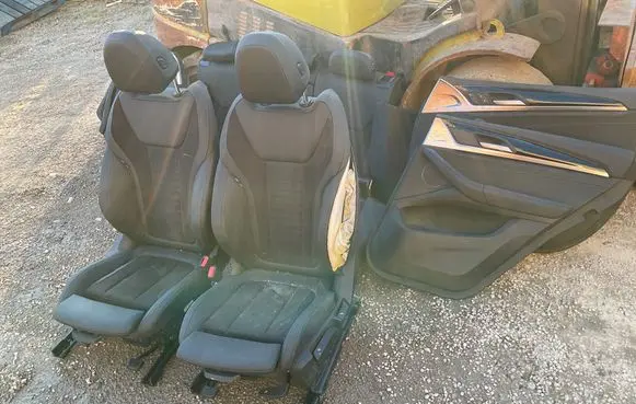 BMW i4 Seat set 