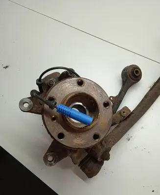 BMW X3 E83 Front wheel hub