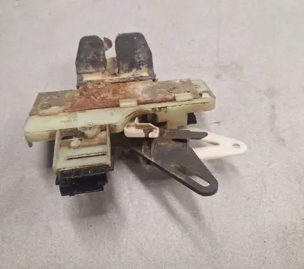 Volvo V70 Tailgate/trunk/boot lock/catch/latch 999066622