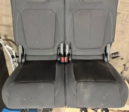 Jeep Grand Cherokee WL Second row seats