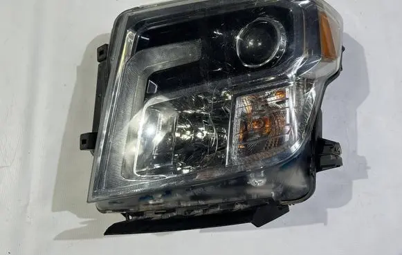 Nissan Titan Headlight/headlamp 26060EZ21B