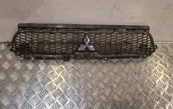 Mitsubishi Outlander Front bumper upper radiator grill 6402A198