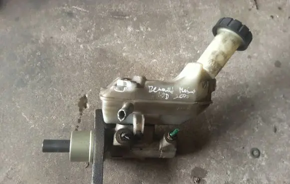 Renault Modus Brake fluid reservoir 8200129955