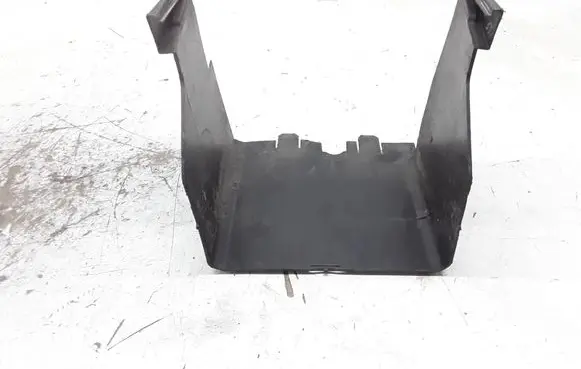 Volkswagen PASSAT B6 Battery box tray 1K0915335C