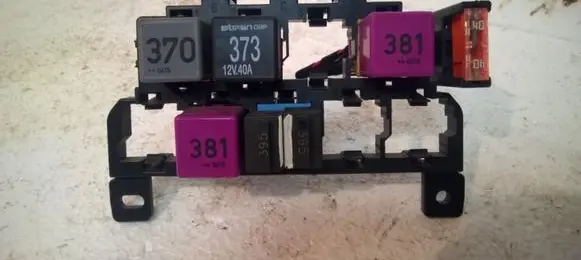 Audi A6 S6 C6 4F Relay mounting block 4F0937503