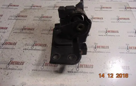Toyota Avensis T270 Engine mount bracket