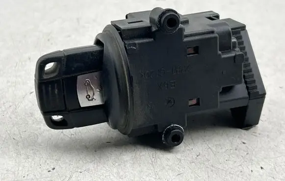 BMW 5 E60 E61 Ignition lock 6954722 10862510 25406