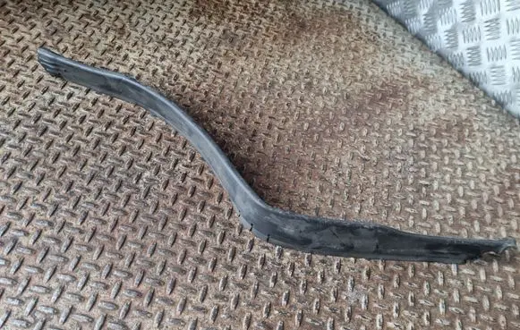 Mercedes-Benz C W204 Engine compartment rubber A2046282798