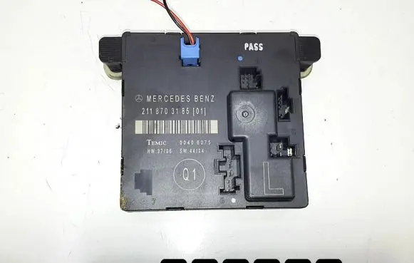 Mercedes-Benz E W211 Door central lock control unit/module 2118703185