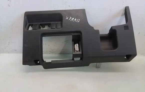 Nissan X-Trail T30 Dashboard lower bottom trim panel 68106EQ420