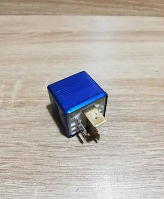 Volkswagen PASSAT B5.5 Other relay 8A0951253
