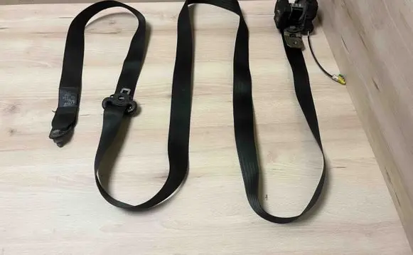 Iveco Daily 3rd gen Front seatbelt 33000317A 048006