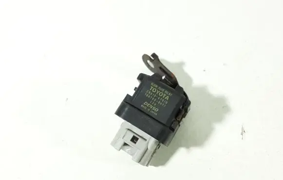 Toyota Verso Glow plug pre-heat relay 2861067010 1567000671 2860126030