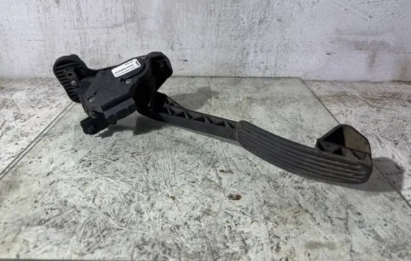 Volvo S60 Accelerator throttle pedal 30636004