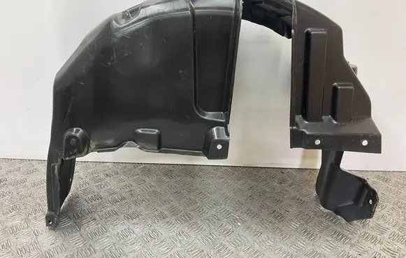 Rear arch fender liner splash guards