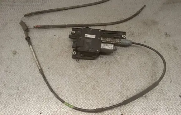 Opel Insignia A Hand brake/parking brake motor A2C53440984 HJ2204R134026872