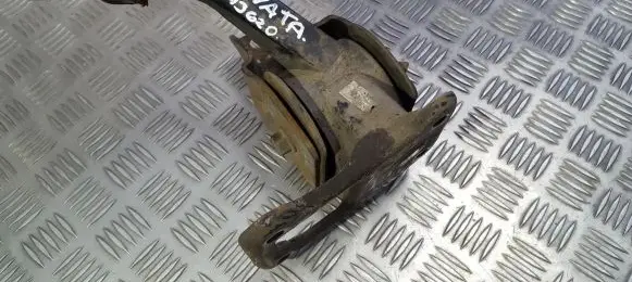 Hyundai Sonata Engine mount bracket