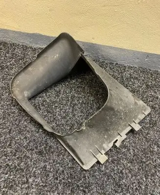 Porsche Macan (95B) Intercooler air channel guide 95B117336A