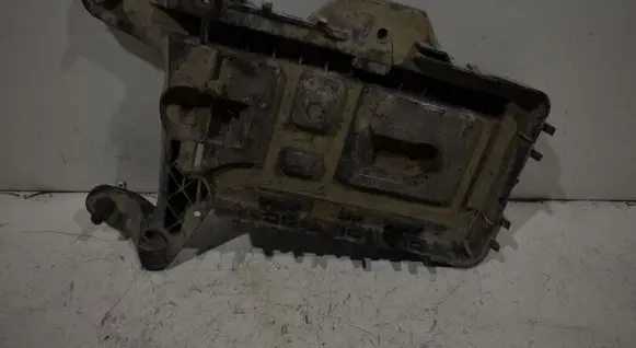 Volkswagen Tiguan Battery tray 1K0915333